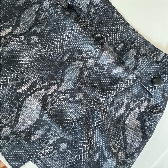 Brand new with tags snake print skirt with slit! - Picture 2 of 3
